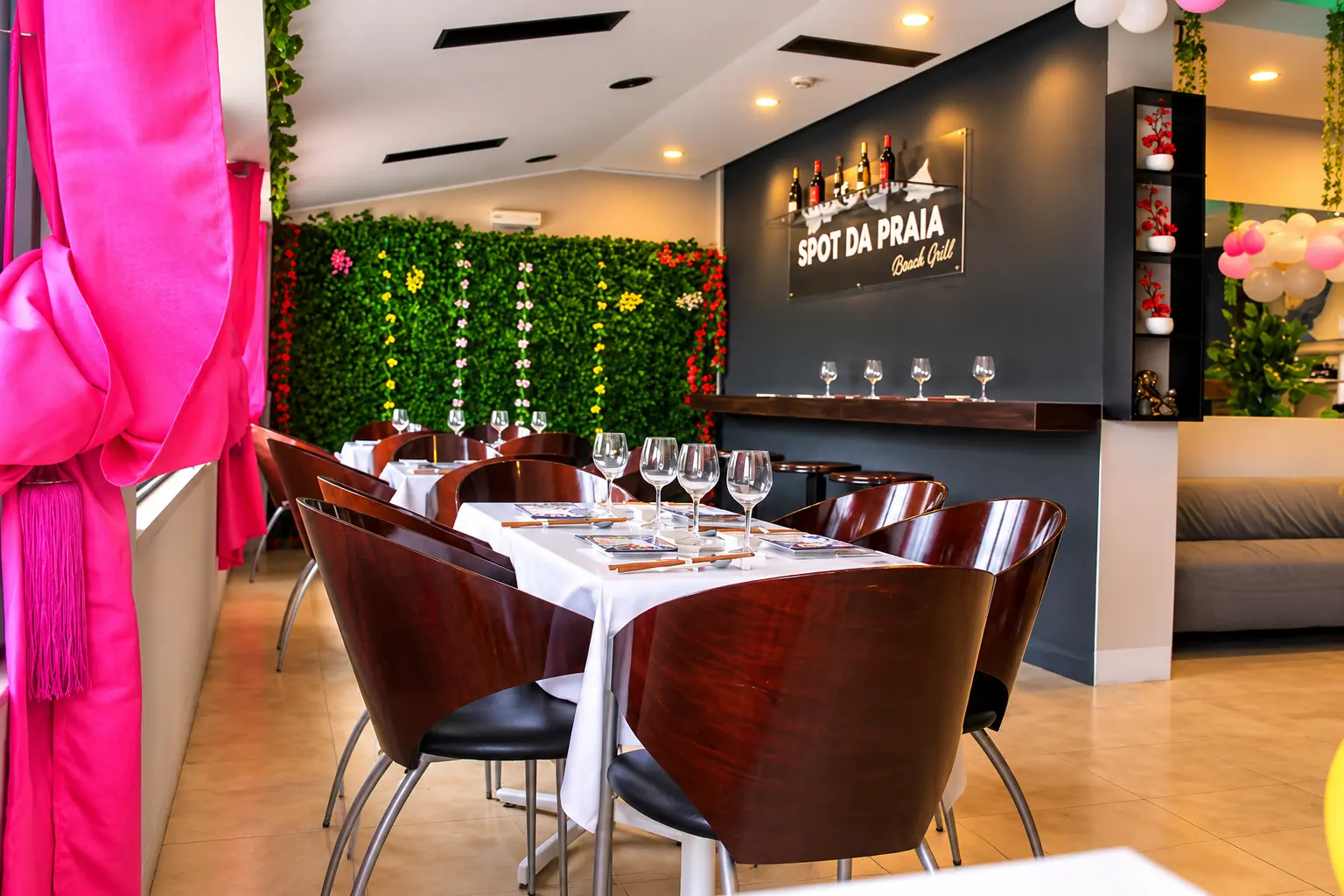Interior Miss Sushi Praia de Grande